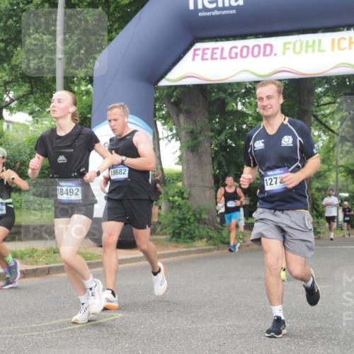 29.06.2025 - hella hamburg halbmarathon KatJ http://msf.ph/oto/8314228 29.06.2025 10:45:04 Zwischen KM18-KM19 1595, 2606, 3251, 4088, 5277, 6281, 6302 meine-sportfotos.de
