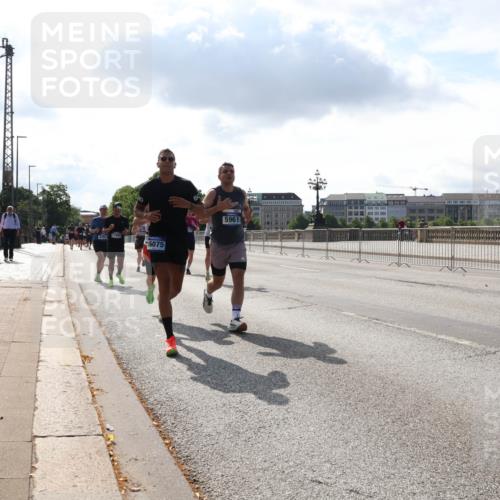 29.06.2025 - hella hamburg halbmarathon Lena Gebhardt http://msf.ph/oto/8314236 29.06.2025 09:47:21 Lombardsbrücke 3783, 11806, 16075, 5961, 1002, 1053, 1217, 1396, 1407, 1411, 1577, 1910, 1959, 2121, 2228, 2404, 2563, 2774, 2836, 2851, 3005, 3783, 3790, 3935, 4246, 4740, 5193, 5660, 5923, 5961, 6032, 6305, 6473, 6915, 7080, 7831, 7867, 7972, 8323, 8366, 8395, 9171, 9376, 9508, 9519, 10771, 11055, 11370, 11806, 11898, 12137, 12204, 12704, 12751, 13029, 13148, 13729, 13771, 13972, 13991, 14069, 14385, 14459, 16123, 17154, 18419 meine-sportfotos.de