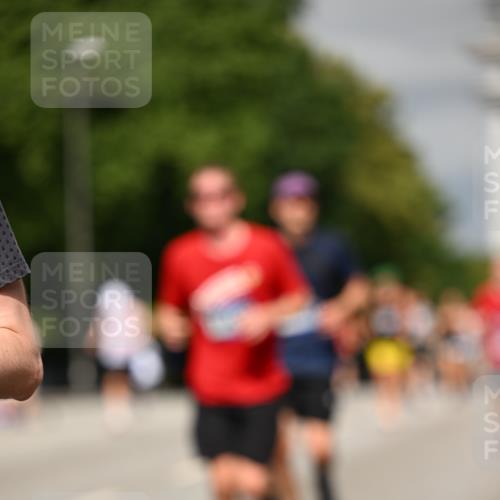 29.06.2025 - hella hamburg halbmarathon Dr. Thomas Lammeyer http://msf.ph/oto/8314238 29.06.2025 10:17:12 Kennedybrücke 1007, 1328, 1859, 2961, 3218, 3729, 4187, 4554, 4950, 5597, 5598, 6026, 7346, 8115, 8279, 8913, 9128, 9527, 10581 meine-sportfotos.de