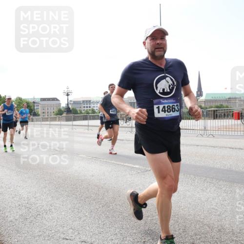 29.06.2025 - hella hamburg halbmarathon Lena Gebhardt http://msf.ph/oto/8314256 29.06.2025 10:12:28 Lombardsbrücke 3182, 3248, 2964, 3262, 4453, 14863, 1062, 1249, 1610, 1785, 1790, 1850, 1851, 1939, 2531, 2661, 2891, 2963, 2964, 3182, 3248, 3262, 3746, 4453, 4499, 4554, 5150, 5166, 5176, 5597, 5598, 6822, 6871, 6966, 7014, 7474, 7907, 8917, 8971, 9253, 9254, 9405, 9705, 10581, 10685, 11509, 11525, 11581, 12456, 13171, 13566, 13816, 14060, 14196, 14313, 14540, 14863, 14868, 14869, 15137, 15369, 16379, 16473, 16826, 16911, 16976, 17994, 18178, 18429, 18493, 18655 meine-sportfotos.de