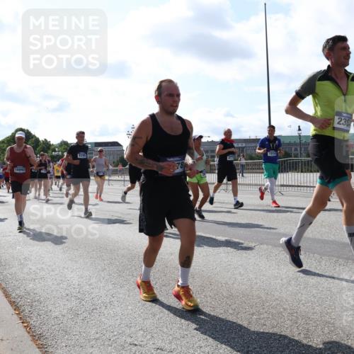 29.06.2025 - hella hamburg halbmarathon Lena Gebhardt http://msf.ph/oto/8314266 29.06.2025 09:59:55 Lombardsbrücke 2910, 10093, 8285, 4772, 78, 1914, 2364, 1006, 1125, 1239, 1264, 1334, 1366, 1642, 1834, 1914, 1955, 2099, 2159, 2348, 2364, 2391, 2432, 2447, 2582, 2584, 2630, 2676, 2677, 2910, 3181, 3279, 3668, 3836, 3898, 4013, 4231, 4426, 4632, 4772, 4796, 4837, 5015, 5134, 5272, 5277, 5341, 6174, 6201, 6202, 6414, 6415, 6462, 6581, 6587, 8330, 8520, 8846, 8929, 9142, 9488, 9907, 9984, 10020, 10031, 11039, 11568, 11844 meine-sportfotos.de