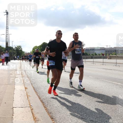 29.06.2025 - hella hamburg halbmarathon Lena Gebhardt http://msf.ph/oto/8314273 29.06.2025 09:47:21 Lombardsbrücke 11806, 6075, 15939, 5961, 1002, 1053, 1217, 1396, 1407, 1411, 1577, 1910, 1959, 2121, 2228, 2404, 2563, 2774, 2836, 2851, 3005, 3783, 3790, 3935, 4246, 4740, 5193, 5660, 5923, 5961, 6032, 6305, 6473, 6915, 7080, 7831, 7867, 7972, 8323, 8366, 8395, 9171, 9376, 9508, 9519, 10771, 11055, 11370, 11806, 11898, 12137, 12204, 12704, 12751, 13029, 13148, 13729, 13771, 13972, 13991, 14069, 14385, 14459, 16123, 17154, 18419 meine-sportfotos.de