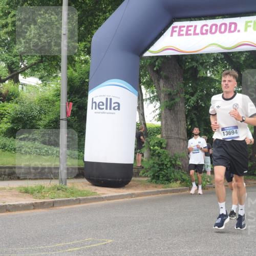 29.06.2025 - hella hamburg halbmarathon KatJ http://msf.ph/oto/8314289 29.06.2025 10:45:08 Zwischen KM18-KM19 2606 meine-sportfotos.de