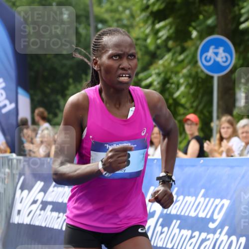 29.06.2025 - hella hamburg halbmarathon Strokosch-Dieckow http://msf.ph/oto/8314331 29.06.2025 10:10:36 Ziel 43 meine-sportfotos.de