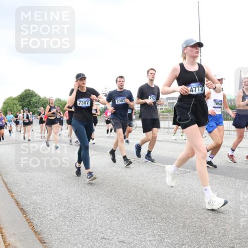 29.06.2025 - hella hamburg halbmarathon Lena Gebhardt http://msf.ph/oto/8314339 29.06.2025 10:56:43 Lombardsbrücke 7307, 2307, 197, 2143, 4773, 10569, 1047, 1113, 1207, 2143, 2307, 2887, 2915, 2932, 2991, 3348, 3387, 3418, 3438, 3485, 3516, 3517, 3520, 3614, 3675, 3676, 3953, 3987, 4083, 4094, 4118, 4568, 4569, 4773, 5237, 5438, 5589, 5693, 5757, 5911, 5944, 6284, 6348, 6349, 6690, 7090, 7307, 7381, 7416, 7417, 7711, 8108, 8150, 8197, 8517, 8606, 8766, 8939, 8943, 9172, 9210, 9383, 9910, 9948, 9953, 10555, 10569, 10571 meine-sportfotos.de