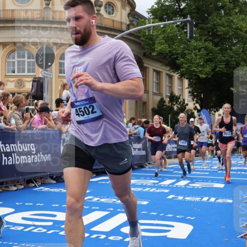 29.06.2025 - hella hamburg halbmarathon Strokosch-Dieckow http://msf.ph/oto/8314348 29.06.2025 10:57:35 Ziel 1239, 1715, 1719, 2236, 2606, 2652, 4502, 5015, 5134, 5457, 5458, 5728, 10133, 12144, 12774, 13245, 13523, 14571, 14951, 15217, 15220, 17455, 17769, 17814, 18388, 18985 meine-sportfotos.de