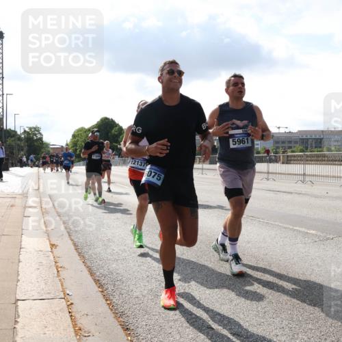 29.06.2025 - hella hamburg halbmarathon Lena Gebhardt http://msf.ph/oto/8314353 29.06.2025 09:47:22 Lombardsbrücke 5961, 5961, 11806, 12137, 6075, 1002, 1053, 1217, 1396, 1407, 1411, 1577, 1910, 1959, 2121, 2228, 2404, 2563, 2774, 2836, 2851, 3005, 3783, 3790, 3935, 4246, 4740, 5193, 5923, 5961, 6032, 6305, 6473, 6915, 7080, 7831, 7867, 7972, 8084, 8323, 8366, 8395, 9171, 9376, 9508, 9519, 10771, 11019, 11055, 11370, 11559, 11806, 11898, 12137, 12204, 12704, 12751, 13029, 13148, 13419, 13771, 13972, 13991, 14069, 14385, 14459, 16123, 17154, 18419 meine-sportfotos.de