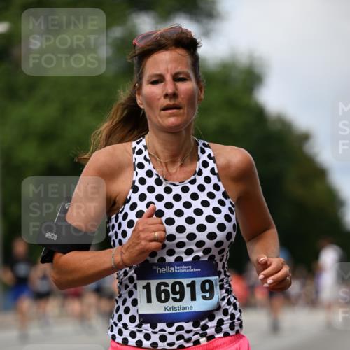 29.06.2025 - hella hamburg halbmarathon Dr. Thomas Lammeyer http://msf.ph/oto/8314371 29.06.2025 10:38:40 Kennedybrücke 1025, 1705, 2376, 2510, 2511, 2751, 2801, 3145, 3420, 3829, 4479, 4540, 4942, 5609, 6034, 6105, 6109, 6718, 6727, 6843, 7324, 7329, 7644, 8021, 8202, 8589, 8965, 9379, 9448, 9514, 10674, 11122, 11245, 11432 meine-sportfotos.de