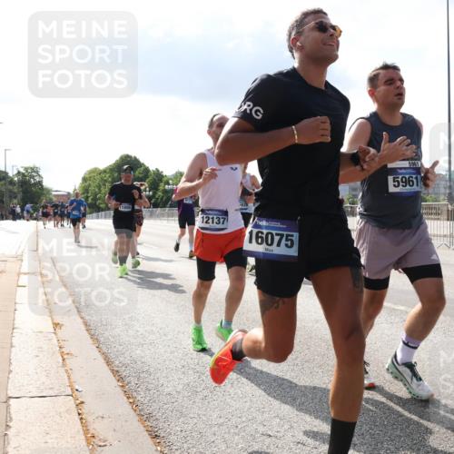 29.06.2025 - hella hamburg halbmarathon Lena Gebhardt http://msf.ph/oto/8314412 29.06.2025 09:47:22 Lombardsbrücke 11806, 9171, 12137, 193, 16075, 5961, 5961, 1002, 1053, 1217, 1396, 1407, 1411, 1577, 1910, 1959, 2121, 2228, 2404, 2563, 2774, 2836, 2851, 3005, 3783, 3790, 3935, 4246, 4740, 5193, 5923, 5961, 6032, 6305, 6473, 6915, 7080, 7831, 7867, 7972, 8084, 8323, 8366, 8395, 9171, 9376, 9508, 9519, 10771, 11019, 11055, 11370, 11559, 11806, 11898, 12137, 12204, 12704, 12751, 13029, 13148, 13419, 13771, 13972, 13991, 14069, 14385, 14459, 16123, 17154, 18419 meine-sportfotos.de