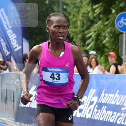 29.06.2025 - hella hamburg halbmarathon Strokosch-Dieckow http://msf.ph/oto/8314423 29.06.2025 10:10:36 Ziel 43 meine-sportfotos.de