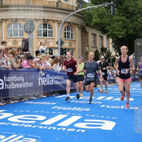 29.06.2025 - hella hamburg halbmarathon Strokosch-Dieckow http://msf.ph/oto/8314441 29.06.2025 10:57:36 Ziel 1239, 1715, 1719, 2236, 2606, 2652, 4502, 5015, 5134, 5457, 5458, 5728, 10133, 12774, 13245, 13523, 14571, 14951, 15217, 15220, 16418, 17455, 17769, 17814, 18388, 18508, 18985 meine-sportfotos.de