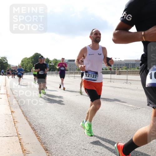 29.06.2025 - hella hamburg halbmarathon Lena Gebhardt http://msf.ph/oto/8314450 29.06.2025 09:47:22 Lombardsbrücke 11806, 9171, 12137, 16075, 59, 596, 1002, 1053, 1217, 1396, 1407, 1411, 1577, 1910, 1959, 2121, 2228, 2404, 2563, 2774, 2836, 2851, 3005, 3783, 3790, 3935, 4246, 4740, 5193, 5923, 5961, 6032, 6305, 6473, 6915, 7080, 7831, 7867, 7972, 8084, 8323, 8366, 8395, 9171, 9376, 9508, 9519, 10771, 11019, 11055, 11370, 11559, 11806, 11898, 12137, 12204, 12704, 12751, 13029, 13148, 13419, 13771, 13972, 13991, 14069, 14385, 14459, 16123, 17154, 18419 meine-sportfotos.de