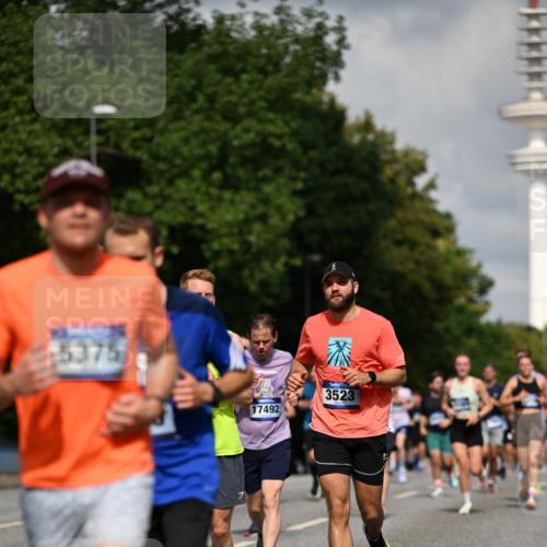 29.06.2025 - hella hamburg halbmarathon Dr. Thomas Lammeyer http://msf.ph/oto/8314473 29.06.2025 09:55:03 Kennedybrücke 1136, 1570, 1903, 1912, 1920, 1941, 2972, 3523, 3700, 3947, 4297, 4759, 4843, 4865, 4999, 5275, 5375, 5410, 6593, 7092, 7105, 7363, 7378, 7693, 7962, 8346, 8871, 9114, 9262, 9364, 9371, 9380, 9885, 10193, 10375, 10669, 11417 meine-sportfotos.de
