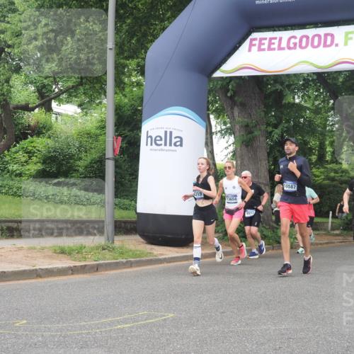 29.06.2025 - hella hamburg halbmarathon KatJ http://msf.ph/oto/8314474 29.06.2025 10:45:12 Zwischen KM18-KM19 4319, 4379, 6531 meine-sportfotos.de