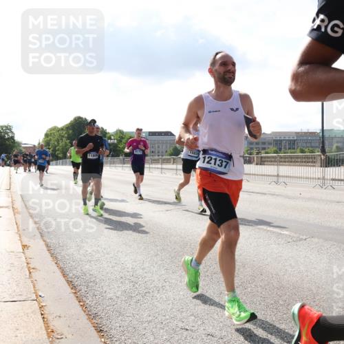 29.06.2025 - hella hamburg halbmarathon Lena Gebhardt http://msf.ph/oto/8314476 29.06.2025 09:47:22 Lombardsbrücke 9171, 11806, 1990, 15939, 12137, 160, 1002, 1053, 1217, 1396, 1407, 1411, 1577, 1910, 1959, 2121, 2228, 2404, 2563, 2774, 2836, 2851, 3005, 3783, 3790, 3935, 4246, 4740, 5193, 5923, 5961, 6032, 6305, 6473, 6915, 7080, 7831, 7867, 7972, 8084, 8323, 8366, 8395, 9171, 9376, 9508, 9519, 10771, 11019, 11055, 11370, 11559, 11806, 11898, 12137, 12204, 12704, 12751, 13029, 13148, 13419, 13771, 13972, 13991, 14069, 14385, 14459, 16123, 17154, 18419 meine-sportfotos.de