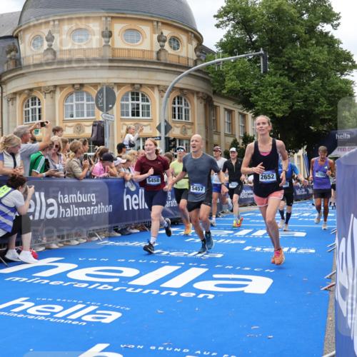 29.06.2025 - hella hamburg halbmarathon Strokosch-Dieckow http://msf.ph/oto/8314492 29.06.2025 10:57:37 Ziel 1239, 1715, 1719, 2236, 2606, 2652, 4502, 5015, 5134, 5457, 5458, 5728, 7833, 10133, 12774, 13245, 13523, 14571, 14951, 15217, 15220, 16418, 17201, 17455, 17769, 17814, 18388, 18508, 18985 meine-sportfotos.de