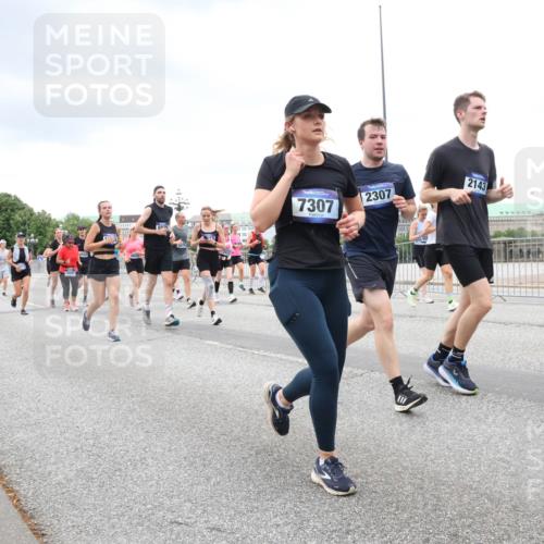 29.06.2025 - hella hamburg halbmarathon Lena Gebhardt http://msf.ph/oto/8314495 29.06.2025 10:56:44 Lombardsbrücke 7307, 2307, 2143, 1047, 1113, 1207, 2143, 2307, 2887, 2915, 2932, 2991, 3348, 3387, 3418, 3438, 3485, 3516, 3517, 3520, 3614, 3675, 3676, 3953, 3987, 4083, 4094, 4118, 4568, 4569, 4773, 5237, 5438, 5589, 5693, 5757, 5911, 5944, 6284, 6348, 6349, 6690, 7090, 7307, 7381, 7416, 7417, 7711, 7964, 8108, 8150, 8197, 8517, 8606, 8766, 8939, 8943, 9172, 9210, 9383, 9910, 9948, 9953, 10555, 10569, 10571 meine-sportfotos.de