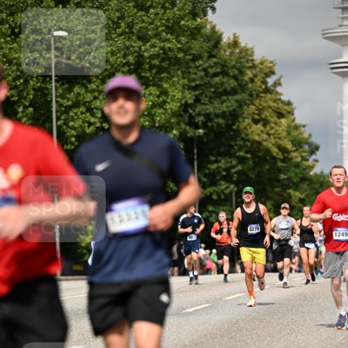 29.06.2025 - hella hamburg halbmarathon Dr. Thomas Lammeyer http://msf.ph/oto/8314502 29.06.2025 10:17:13 Kennedybrücke 1007, 1328, 1859, 2961, 2987, 3218, 3729, 4554, 4950, 5232, 5597, 5598, 6026, 7346, 8115, 8279, 8913, 9128, 9527, 10581 meine-sportfotos.de