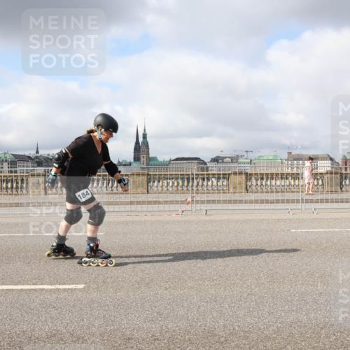 29.06.2025 - hella hamburg halbmarathon Lena Gebhardt http://msf.ph/oto/8314516 29.06.2025 09:07:11 Lombardsbrücke 184 meine-sportfotos.de