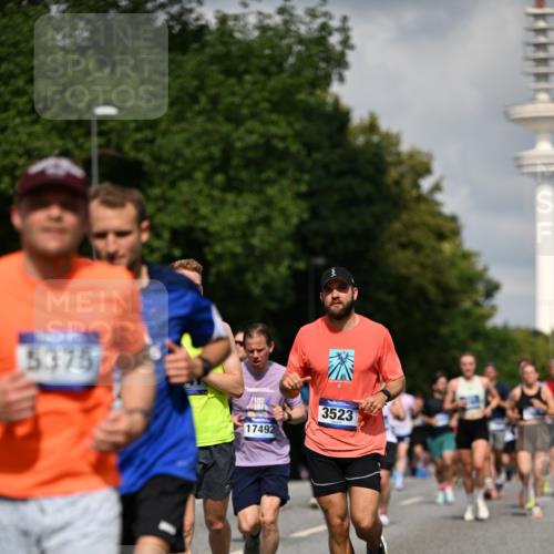 29.06.2025 - hella hamburg halbmarathon Dr. Thomas Lammeyer http://msf.ph/oto/8314526 29.06.2025 09:55:03 Kennedybrücke 1136, 1570, 1903, 1912, 1920, 1941, 2972, 3523, 3700, 3947, 4297, 4759, 4843, 4865, 4999, 5275, 5375, 5410, 6593, 7092, 7105, 7363, 7378, 7693, 7962, 8346, 8871, 9114, 9262, 9364, 9371, 9380, 9885, 10193, 10375, 10669, 11417 meine-sportfotos.de