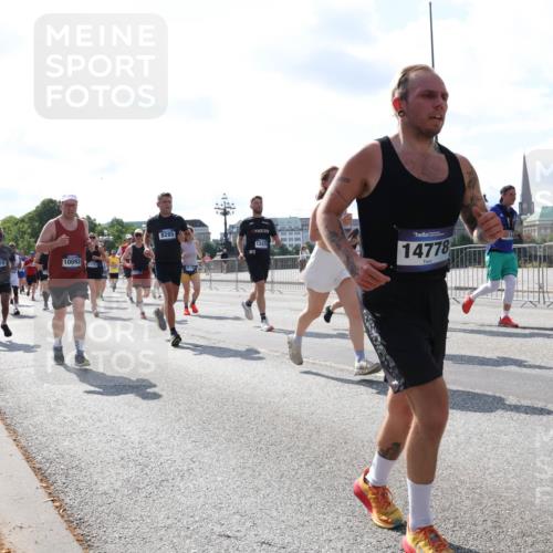 29.06.2025 - hella hamburg halbmarathon Lena Gebhardt http://msf.ph/oto/8314537 29.06.2025 09:59:56 Lombardsbrücke 2910, 10093, 8285, 12479, 14778, 1006, 1125, 1239, 1264, 1334, 1366, 1642, 1834, 1914, 1955, 2099, 2159, 2348, 2364, 2391, 2432, 2447, 2582, 2584, 2630, 2676, 2677, 2910, 3181, 3279, 3668, 3836, 3898, 4013, 4231, 4426, 4632, 4772, 4796, 4837, 5015, 5134, 5272, 5277, 5341, 6174, 6201, 6202, 6414, 6415, 6462, 6581, 6587, 8330, 8520, 8846, 9142, 9488, 9907, 9984, 10031, 11039, 11568, 11844 meine-sportfotos.de
