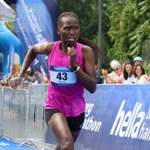 29.06.2025 - hella hamburg halbmarathon Strokosch-Dieckow http://msf.ph/oto/8314545 29.06.2025 10:10:36 Ziel 43 meine-sportfotos.de