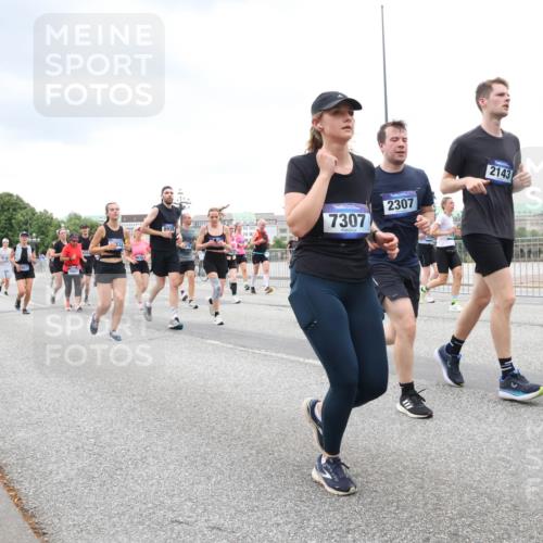 29.06.2025 - hella hamburg halbmarathon Lena Gebhardt http://msf.ph/oto/8314546 29.06.2025 10:56:44 Lombardsbrücke 5438, 0571, 8939, 7307, 2307, 2143, 1047, 1113, 1207, 2143, 2307, 2887, 2915, 2932, 2991, 3348, 3387, 3418, 3438, 3485, 3516, 3517, 3520, 3614, 3675, 3676, 3953, 3987, 4083, 4094, 4118, 4568, 4569, 4773, 5237, 5438, 5589, 5693, 5757, 5911, 5944, 6284, 6348, 6349, 6690, 7090, 7307, 7381, 7416, 7417, 7711, 7964, 8108, 8150, 8197, 8517, 8606, 8766, 8939, 8943, 9172, 9210, 9383, 9910, 9948, 9953, 10555, 10569, 10571 meine-sportfotos.de