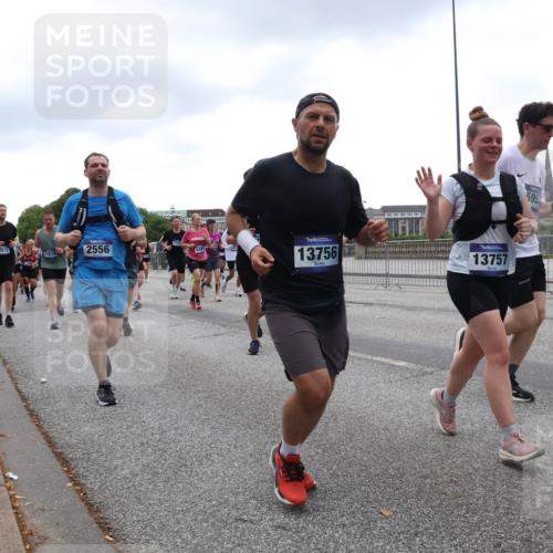 29.06.2025 - hella hamburg halbmarathon Lena Gebhardt http://msf.ph/oto/8314557 29.06.2025 10:47:06 Lombardsbrücke 1720, 7412, 11618, 2556, 6485, 13756, 13757, 595, 1073, 1185, 1286, 1363, 1371, 1375, 1463, 1523, 1593, 1607, 1704, 1720, 1961, 1999, 2162, 2211, 2320, 2327, 2537, 2555, 2556, 2665, 2981, 3277, 3406, 3407, 3734, 3823, 4184, 4202, 4239, 4296, 4325, 4342, 4483, 4806, 4895, 5111, 5114, 5700, 5796, 5953, 6485, 6496, 6740, 6879, 6995, 7073, 7412, 7430, 7431, 7630, 7631, 7827, 8105, 8131, 8477, 8486, 8553, 8684, 8706, 8915, 8953, 8967, 9018, 16987 meine-sportfotos.de