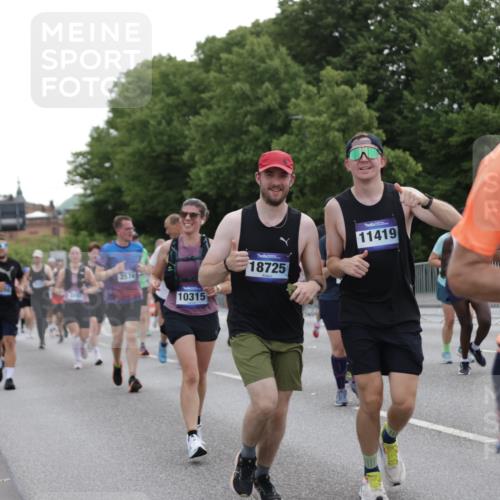 29.06.2025 - hella hamburg halbmarathon Jannik Wohlers http://msf.ph/oto/8314562 29.06.2025 10:38:45 Lombardsbrücke 1760, 2092, 2524, 2534, 2571, 2574, 2843, 2893, 2998, 3727, 3745, 4410, 4523, 4659, 4882, 6062, 6112, 6611, 7341, 7506, 7589, 7815, 8243, 8457, 8783, 9420, 9446, 9974, 9977, 10001, 10072, 10315, 10516, 10696, 11201, 11313, 11533, 12090, 12092, 12391, 12410, 12745, 13060, 13922, 14856, 14871, 14956, 15112, 15262, 15765, 16335, 16382, 16388, 16841, 16869, 16883, 16884, 17313, 17368, 17536 meine-sportfotos.de
