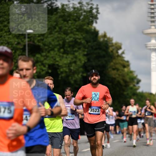 29.06.2025 - hella hamburg halbmarathon Dr. Thomas Lammeyer http://msf.ph/oto/8314576 29.06.2025 09:55:03 Kennedybrücke 1136, 1570, 1903, 1912, 1920, 1941, 2972, 3523, 3700, 3947, 4297, 4759, 4843, 4865, 4999, 5275, 5375, 5410, 6593, 7092, 7105, 7363, 7378, 7693, 7962, 8346, 8871, 9114, 9262, 9364, 9371, 9380, 9885, 10193, 10375, 10669, 11417 meine-sportfotos.de
