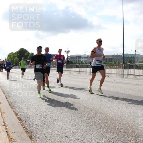 29.06.2025 - hella hamburg halbmarathon Lena Gebhardt http://msf.ph/oto/8314599 29.06.2025 09:47:23 Lombardsbrücke 11806, 12704, 9171, 15939, 188883, 1002, 1053, 1217, 1396, 1407, 1411, 1577, 1910, 1959, 2121, 2228, 2404, 2563, 2774, 2836, 2851, 3005, 3783, 3790, 3935, 4246, 4740, 5193, 5923, 5961, 6032, 6305, 6473, 6915, 7080, 7831, 7867, 7972, 8084, 8323, 8366, 8395, 9171, 9376, 9508, 9519, 10771, 11019, 11055, 11370, 11559, 11806, 11898, 12137, 12204, 12704, 12751, 13029, 13148, 13419, 13771, 13972, 13991, 14069, 14385, 14459, 16123, 17154, 18419 meine-sportfotos.de