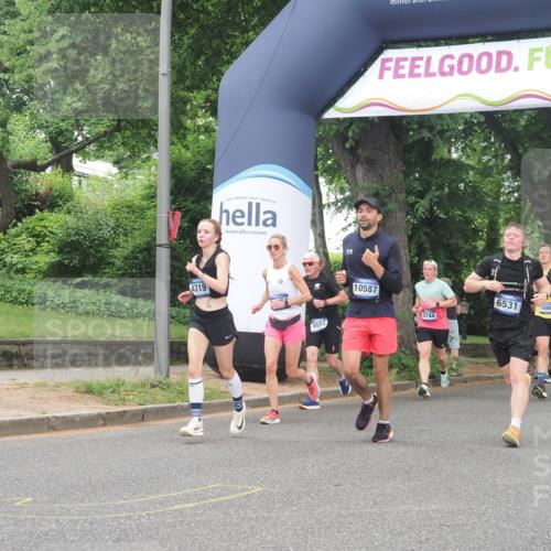 29.06.2025 - hella hamburg halbmarathon KatJ http://msf.ph/oto/8314608 29.06.2025 10:45:13 Zwischen KM18-KM19 4319, 4379, 6531 meine-sportfotos.de