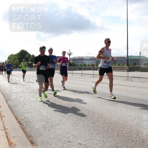 29.06.2025 - hella hamburg halbmarathon Lena Gebhardt http://msf.ph/oto/8314624 29.06.2025 09:47:23 Lombardsbrücke 11806, 9171, 15939, 1002, 1053, 1217, 1396, 1407, 1411, 1577, 1910, 1959, 2121, 2228, 2404, 2563, 2774, 2836, 2851, 3005, 3783, 3790, 3935, 4246, 4740, 5193, 5923, 5961, 6032, 6305, 6473, 6915, 7080, 7831, 7867, 7972, 8084, 8323, 8366, 8395, 9171, 9376, 9508, 9519, 10771, 11019, 11055, 11370, 11559, 11806, 11898, 12137, 12204, 12704, 12751, 13029, 13148, 13419, 13771, 13972, 13991, 14069, 14385, 14459, 16123, 17154, 18419 meine-sportfotos.de