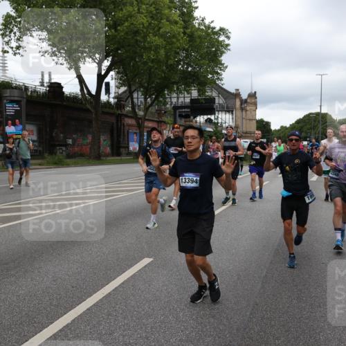 29.06.2025 - hella hamburg halbmarathon Yannick Fuchs http://msf.ph/oto/8314625 29.06.2025 10:50:43 20KM 1485, 1583, 1955, 2034, 2741, 3413, 3435, 3836, 4940, 5033, 5418, 5492, 6399, 6416, 6835, 7716, 8393, 8542, 8652, 8669, 8825, 9488, 9727, 9820, 9884, 9907, 9934, 10133, 10212, 11083, 11212, 11590, 11612, 12014, 12348, 12440, 12523, 12590, 12712, 13394, 13666, 13750, 13863, 14139, 14369, 14408, 14678, 15097, 15145, 15431, 15695, 15712, 15726, 16113, 16257, 16261, 16470, 16634, 16679, 17617, 18208, 18652, 18719, 18899, 19091, 19184 meine-sportfotos.de
