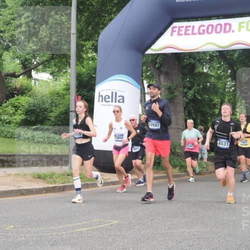 29.06.2025 - hella hamburg halbmarathon KatJ http://msf.ph/oto/8314629 29.06.2025 10:45:13 Zwischen KM18-KM19 4319, 4379, 6531 meine-sportfotos.de