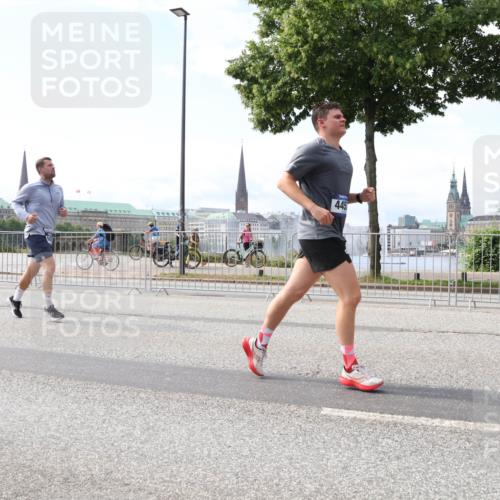 29.06.2025 - hella hamburg halbmarathon Lena Gebhardt http://msf.ph/oto/8314632 29.06.2025 10:12:30 Lombardsbrücke 445, 1062, 1249, 1610, 1785, 1790, 1850, 1851, 1939, 2531, 2661, 2891, 2963, 2964, 3182, 3248, 3262, 3746, 4453, 4499, 4554, 5150, 5166, 5176, 5597, 5598, 6822, 6871, 6966, 7014, 7474, 7907, 8917, 8971, 9253, 9254, 9405, 9705, 10581, 10685, 11025, 11509, 11525, 11581, 12456, 13171, 13566, 13816, 14060, 14196, 14313, 14540, 14863, 14868, 14869, 15012, 15137, 15369, 16379, 16473, 16826, 16911, 16976, 17994, 18178, 18429, 18493, 18655 meine-sportfotos.de