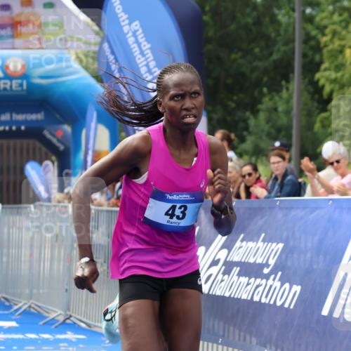 29.06.2025 - hella hamburg halbmarathon Strokosch-Dieckow http://msf.ph/oto/8314673 29.06.2025 10:10:36 Ziel 43 meine-sportfotos.de