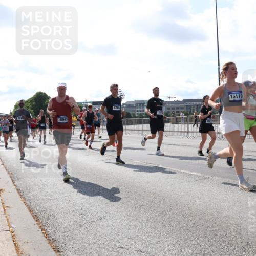 29.06.2025 - hella hamburg halbmarathon Lena Gebhardt http://msf.ph/oto/8314679 29.06.2025 09:59:56 Lombardsbrücke 291, 10093, 117, 8285, 15110, 17514, 1006, 1125, 1239, 1264, 1334, 1366, 1642, 1834, 1914, 1955, 2099, 2159, 2348, 2364, 2391, 2432, 2447, 2582, 2584, 2630, 2676, 2677, 2910, 3181, 3279, 3668, 3836, 3898, 4013, 4231, 4426, 4632, 4772, 4796, 4837, 5015, 5134, 5272, 5277, 5341, 6174, 6201, 6202, 6414, 6415, 6462, 6581, 6587, 8330, 8520, 8846, 9142, 9488, 9907, 9984, 10031, 11039, 11568, 11844 meine-sportfotos.de