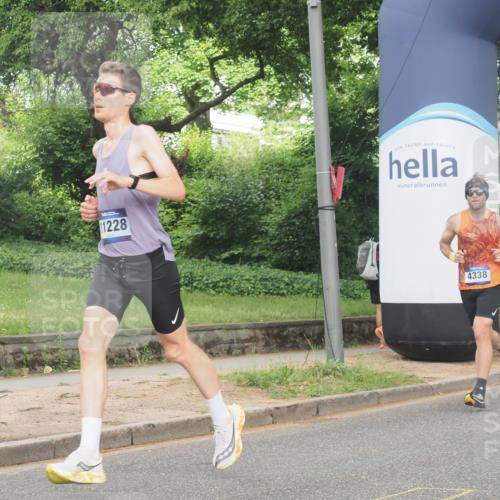 29.06.2025 - hella hamburg halbmarathon KatJ http://msf.ph/oto/8314716 29.06.2025 10:15:42 Zwischen KM18-KM19 4338, 8376 meine-sportfotos.de