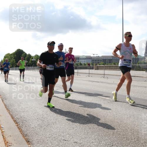 29.06.2025 - hella hamburg halbmarathon Lena Gebhardt http://msf.ph/oto/8314722 29.06.2025 09:47:23 Lombardsbrücke 11806, 171, 83, 15939, 1002, 1053, 1217, 1396, 1407, 1411, 1577, 1910, 1959, 2121, 2228, 2404, 2563, 2774, 2836, 2851, 3005, 3783, 3790, 3935, 4246, 4740, 5193, 5923, 5961, 6032, 6305, 6473, 6915, 7080, 7831, 7867, 7972, 8084, 8323, 8366, 8395, 9171, 9376, 9508, 9519, 10771, 11019, 11055, 11370, 11559, 11806, 11898, 12137, 12204, 12704, 12751, 13029, 13148, 13419, 13771, 13972, 13991, 14069, 14385, 14459, 16123, 17154, 18419 meine-sportfotos.de