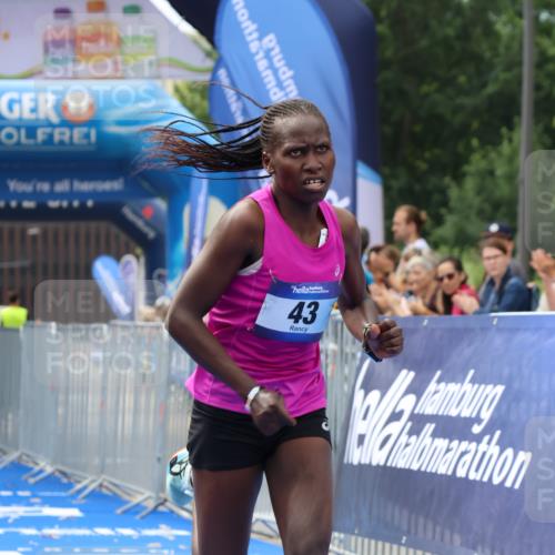 29.06.2025 - hella hamburg halbmarathon Strokosch-Dieckow http://msf.ph/oto/8314725 29.06.2025 10:10:36 Ziel 43 meine-sportfotos.de