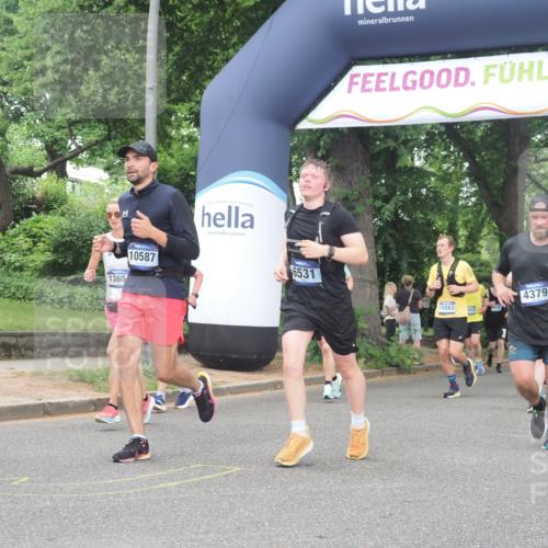 29.06.2025 - hella hamburg halbmarathon KatJ http://msf.ph/oto/8314758 29.06.2025 10:45:14 Zwischen KM18-KM19 4319, 4379, 6531, 8744 meine-sportfotos.de
