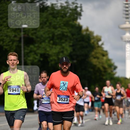 29.06.2025 - hella hamburg halbmarathon Dr. Thomas Lammeyer http://msf.ph/oto/8314767 29.06.2025 09:55:04 Kennedybrücke 1136, 1570, 1903, 1912, 1920, 1941, 2972, 3523, 3700, 4297, 4759, 4843, 4865, 4999, 5275, 5375, 5410, 6593, 7092, 7105, 7363, 7378, 7693, 7962, 8346, 8871, 9114, 9262, 9364, 9371, 9380, 9885, 10193, 10375, 10480, 10669, 11417 meine-sportfotos.de