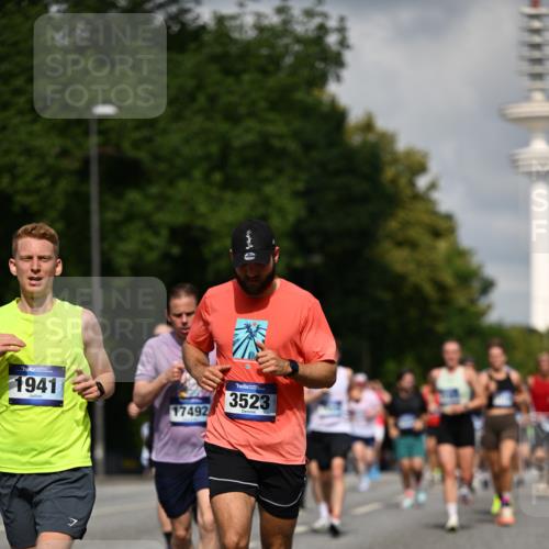 29.06.2025 - hella hamburg halbmarathon Dr. Thomas Lammeyer http://msf.ph/oto/8314809 29.06.2025 09:55:04 Kennedybrücke 1136, 1570, 1903, 1912, 1920, 1941, 2972, 3523, 3700, 4297, 4759, 4843, 4865, 4999, 5275, 5375, 5410, 6593, 7092, 7105, 7363, 7378, 7693, 7962, 8346, 8871, 9114, 9262, 9364, 9371, 9380, 9885, 10193, 10375, 10480, 10669, 11417 meine-sportfotos.de