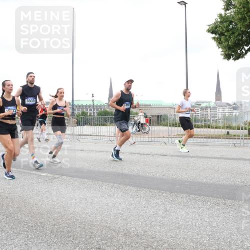 29.06.2025 - hella hamburg halbmarathon Lena Gebhardt http://msf.ph/oto/8314812 29.06.2025 10:56:45 Lombardsbrücke 1532, 8939, 8197, 1047, 1113, 1207, 2143, 2307, 2887, 2915, 2932, 2991, 3348, 3387, 3418, 3438, 3485, 3516, 3517, 3520, 3614, 3675, 3676, 3953, 3987, 4094, 4118, 4568, 4569, 4773, 5237, 5438, 5589, 5693, 5757, 5911, 5944, 6284, 6348, 6349, 6690, 7090, 7307, 7381, 7416, 7417, 7711, 7964, 8108, 8150, 8197, 8517, 8606, 8766, 8939, 8943, 9172, 9210, 9383, 9910, 9948, 9953, 10555, 10569, 10571 meine-sportfotos.de