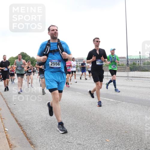 29.06.2025 - hella hamburg halbmarathon Lena Gebhardt http://msf.ph/oto/8314820 29.06.2025 10:47:07 Lombardsbrücke 7412, 11618, 2556, 6485, 17288, 2981, 1073, 1185, 1286, 1363, 1371, 1375, 1463, 1523, 1593, 1607, 1704, 1720, 1961, 1999, 2162, 2211, 2320, 2327, 2537, 2555, 2556, 2665, 2981, 3277, 3406, 3407, 3734, 3823, 4184, 4202, 4239, 4296, 4325, 4342, 4483, 4806, 4895, 5111, 5114, 5700, 5796, 5895, 5953, 6485, 6496, 6740, 6879, 6995, 7073, 7412, 7430, 7431, 7630, 7631, 7827, 8105, 8131, 8486, 8553, 8684, 8706, 8915, 8953, 8967, 9018, 16987 meine-sportfotos.de