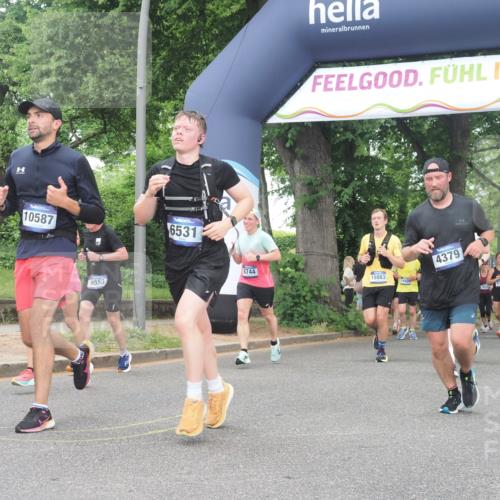 29.06.2025 - hella hamburg halbmarathon KatJ http://msf.ph/oto/8314823 29.06.2025 10:45:14 Zwischen KM18-KM19 4319, 4379, 6531, 8744 meine-sportfotos.de