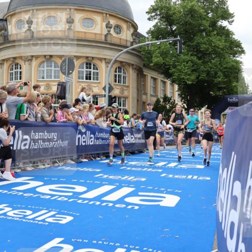 29.06.2025 - hella hamburg halbmarathon Strokosch-Dieckow http://msf.ph/oto/8314826 29.06.2025 10:57:40 Ziel 1239, 1715, 1719, 1972, 2034, 2606, 2652, 5391, 5457, 5458, 7833, 10133, 10599, 12440, 12774, 13523, 14571, 14737, 14951, 15217, 15220, 16418, 17201, 17455, 17769, 17814, 18388, 18508, 18727, 18985 meine-sportfotos.de