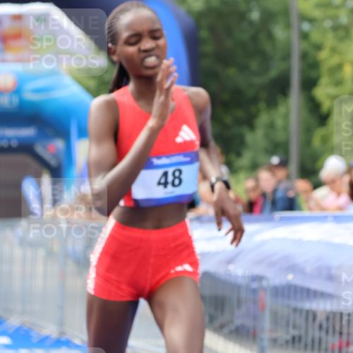 29.06.2025 - hella hamburg halbmarathon Strokosch-Dieckow http://msf.ph/oto/8314827 29.06.2025 10:10:08 Ziel 48 meine-sportfotos.de