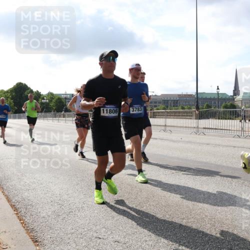 29.06.2025 - hella hamburg halbmarathon Lena Gebhardt http://msf.ph/oto/8314830 29.06.2025 09:47:24 Lombardsbrücke 12704, 11806, 3783, 15939, 1002, 1053, 1217, 1396, 1407, 1411, 1577, 1910, 1959, 2121, 2228, 2404, 2563, 2774, 2836, 2851, 3005, 3783, 3790, 3935, 4246, 4740, 5193, 5923, 5961, 6032, 6305, 6473, 6915, 7080, 7831, 7972, 8084, 8323, 8366, 8395, 9171, 9376, 9508, 9519, 10771, 11019, 11055, 11370, 11559, 11806, 11898, 12137, 12204, 12704, 12751, 13029, 13148, 13419, 13771, 13972, 13991, 14069, 14385, 14459, 16123, 17154, 18419 meine-sportfotos.de